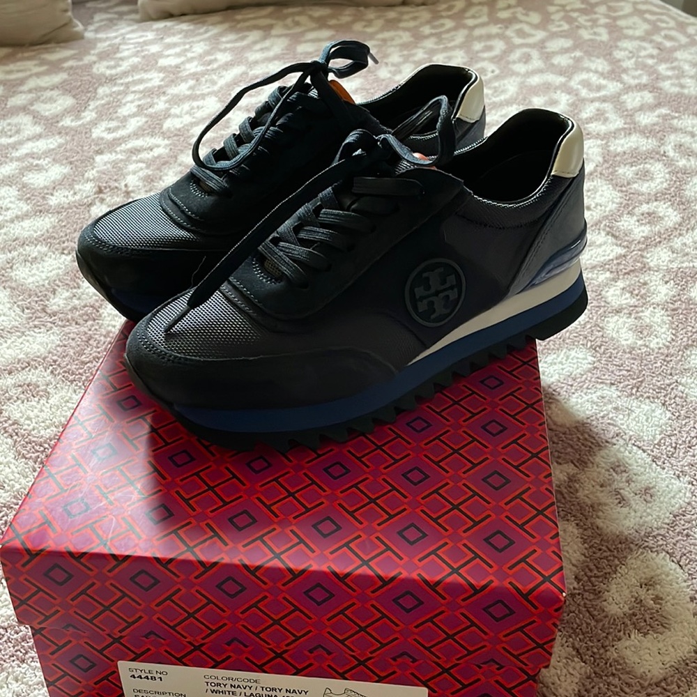 Tory Burch sawtooth logo sneaker in navy and orange size 6.5